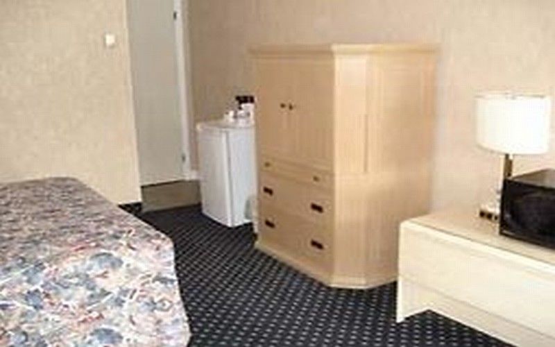 Hotel Knights North Bay